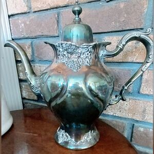 Victor Silver Coffee Tea Pot 2674 Silver Plate Hinged Lid Grape Design 10"
